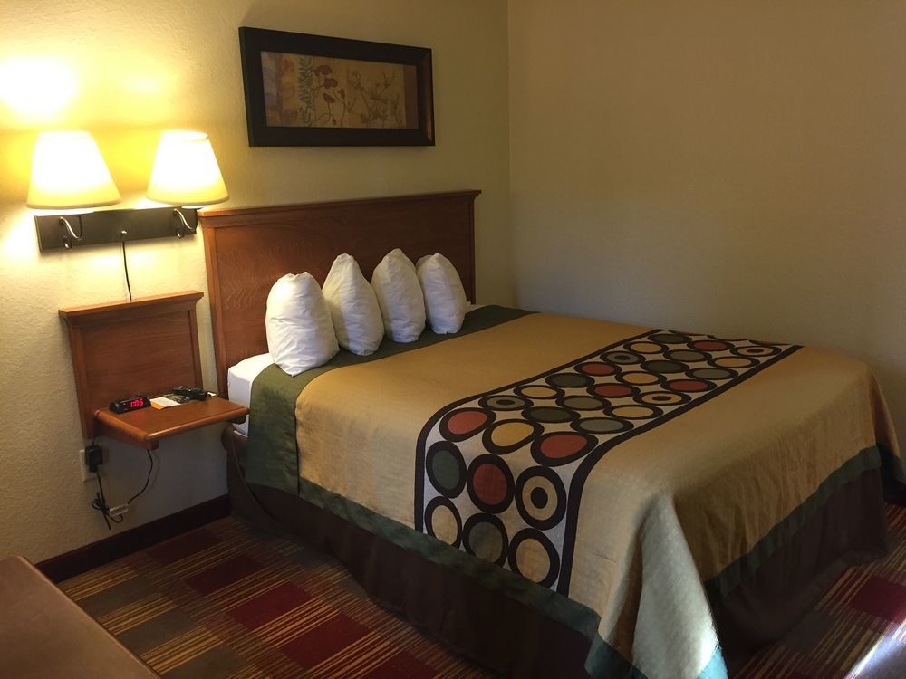 Hotel Super 8 By Wyndham Grand Forks Zewnętrze zdjęcie