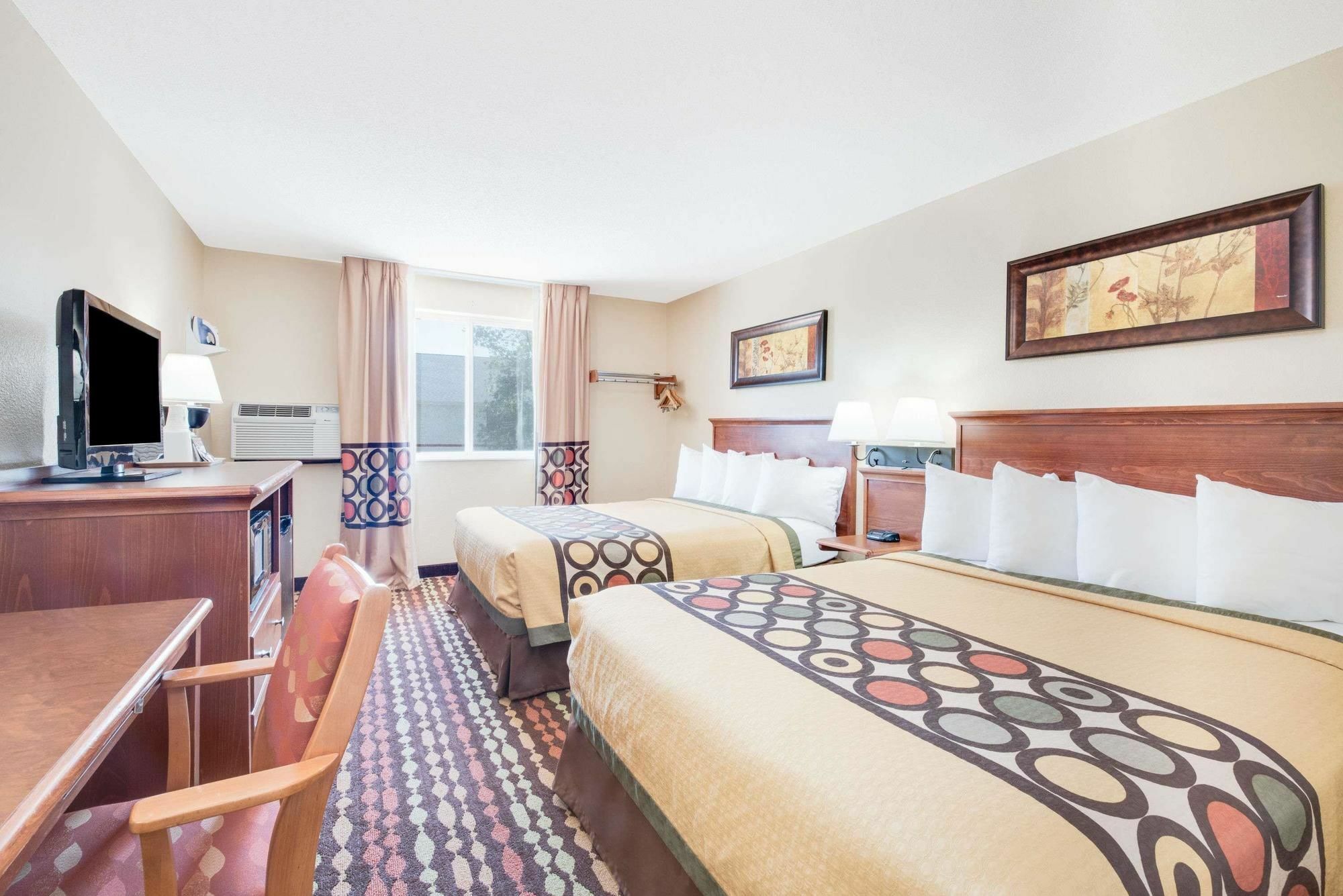 Hotel Super 8 By Wyndham Grand Forks Zewnętrze zdjęcie